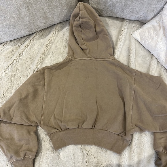 Aritzia TNA Cropped Sweater - Picture 2 of 3